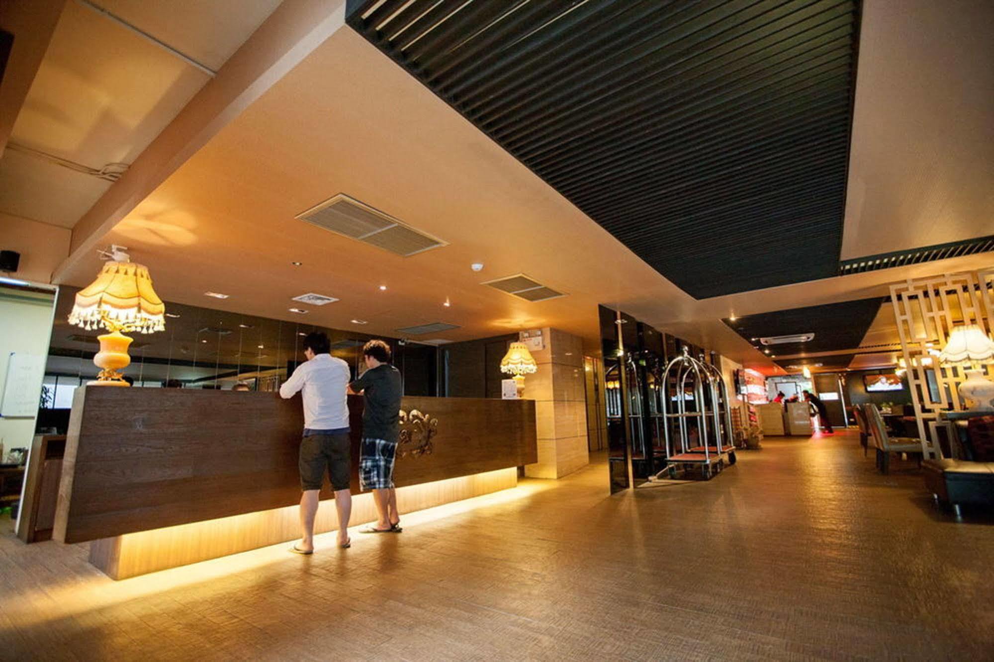 Club Mahindra Mac Boutique Hotel Bangkok Esterno foto