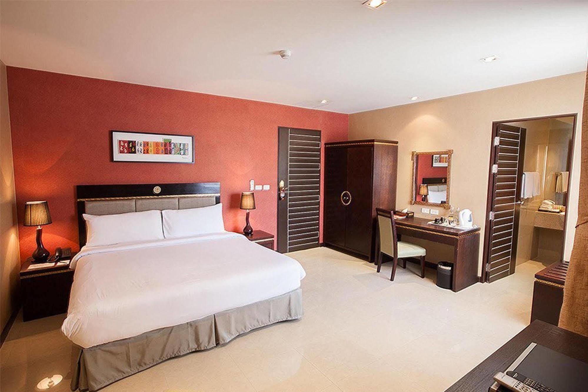 Club Mahindra Mac Boutique Hotel Bangkok Esterno foto