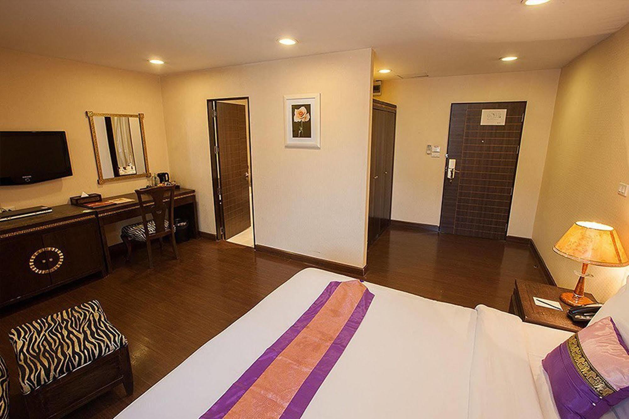Club Mahindra Mac Boutique Hotel Bangkok Esterno foto